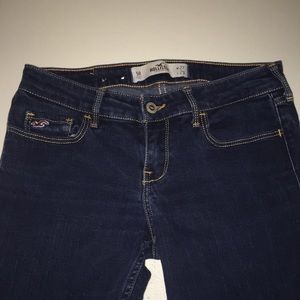 Size 5R (27W 29L) dark wash skinny Hollister Jeans